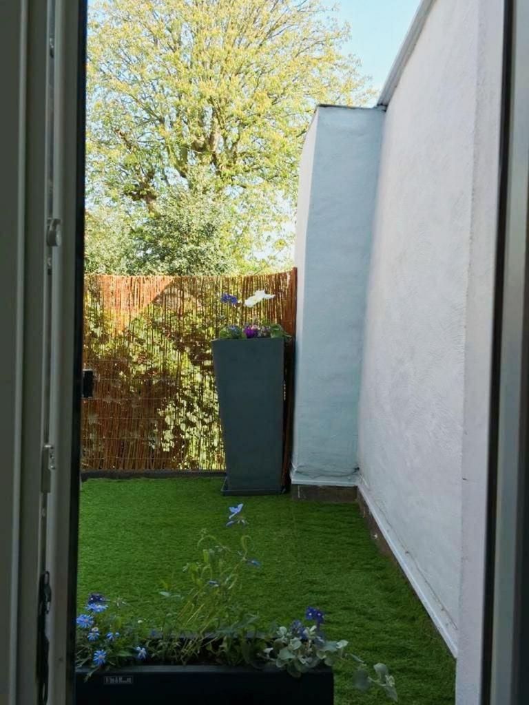 Charming House With Patio Near The Station Vakantiehuis Antwerpen
