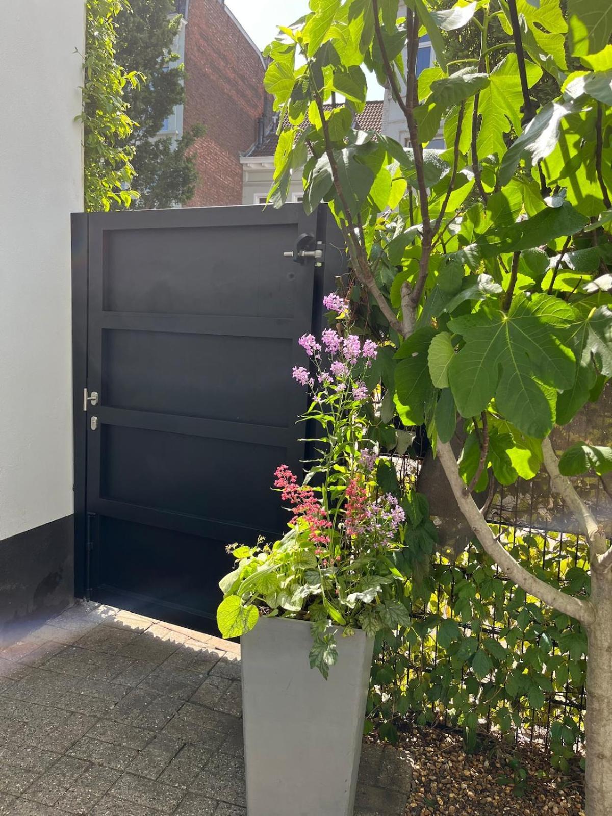 Vakantiehuis Charming House With Patio Near The Station *