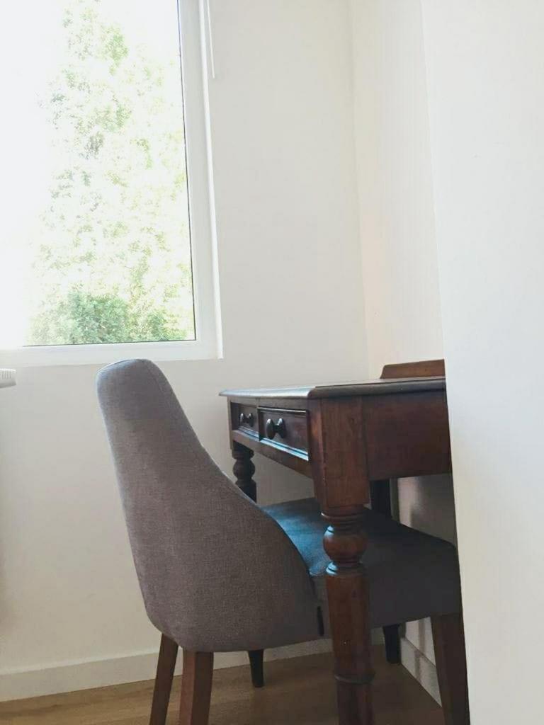 Charming House With Patio Near The Station Vakantiehuis *