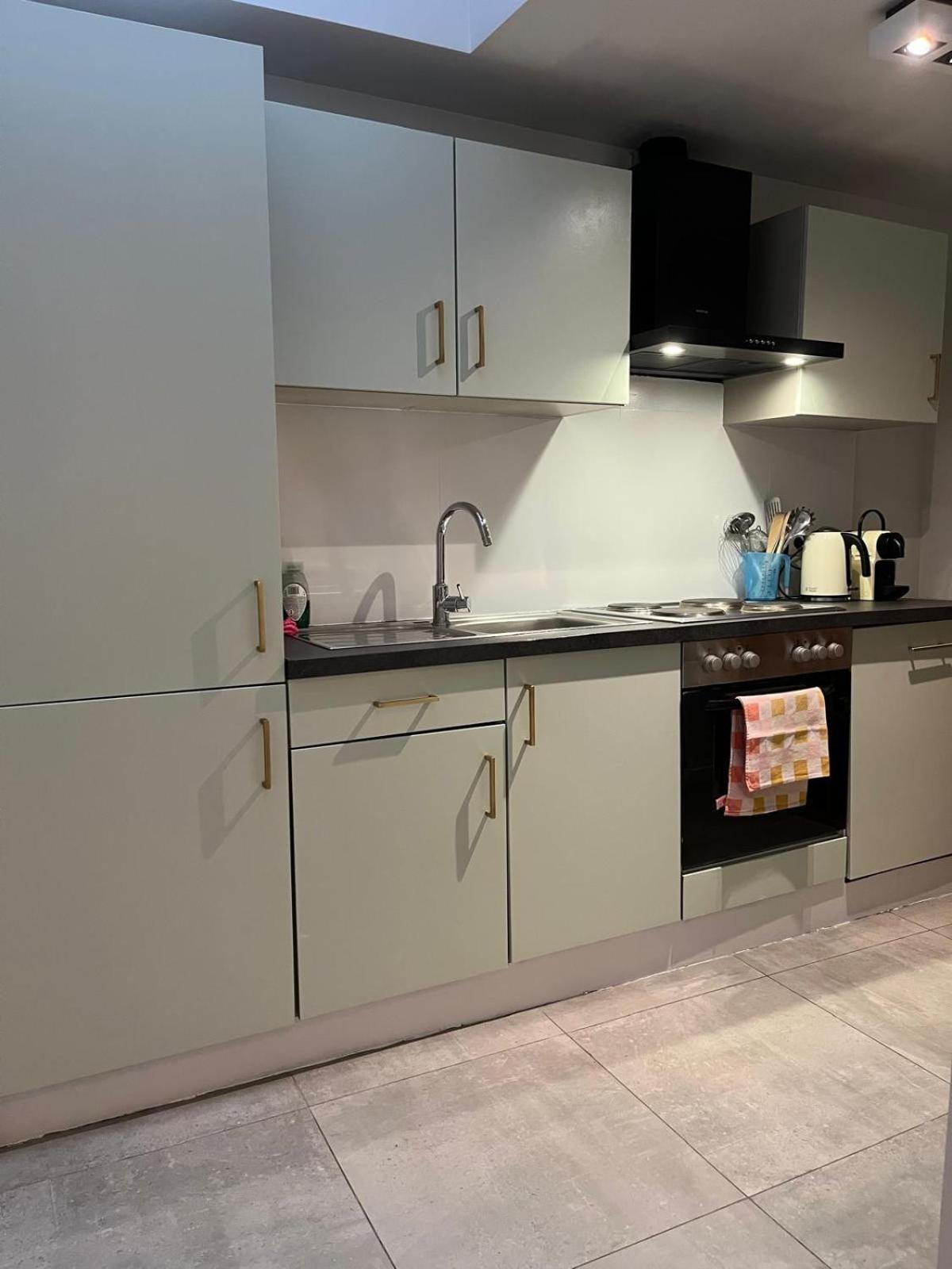 Charming House With Patio Near The Station Vakantiehuis