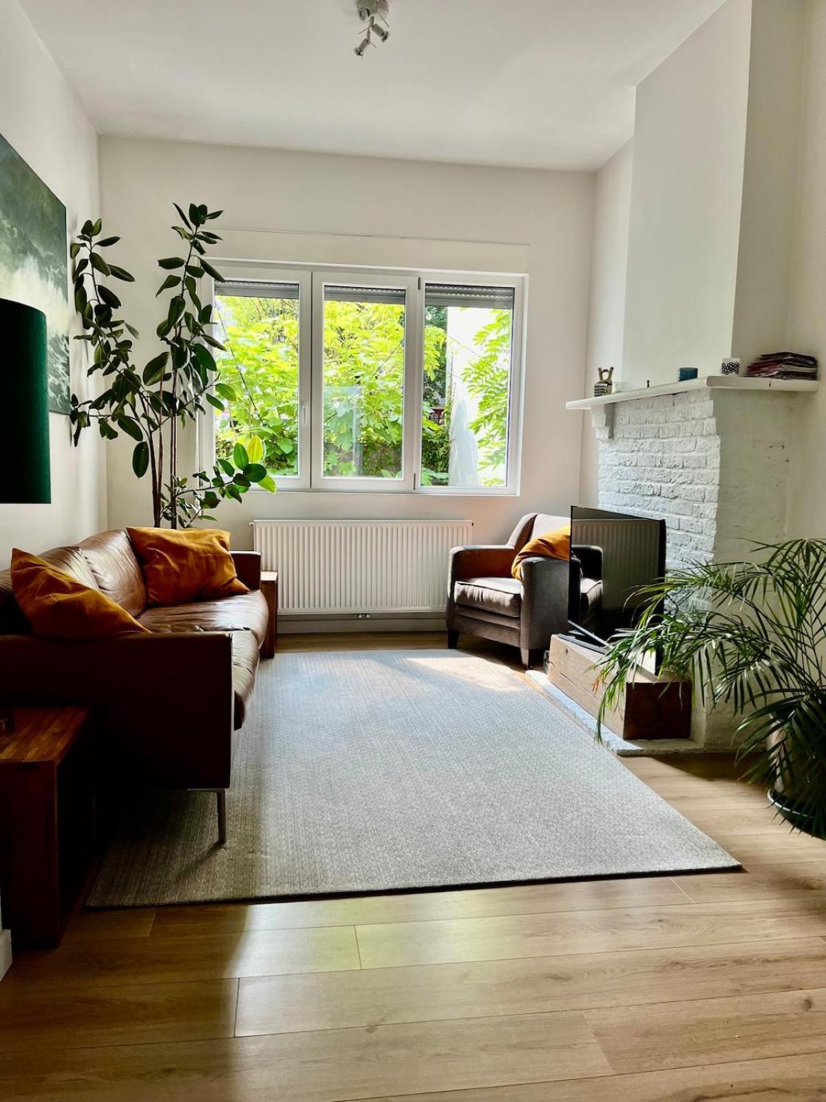 Vakantiehuis Charming House With Patio Near The Station *